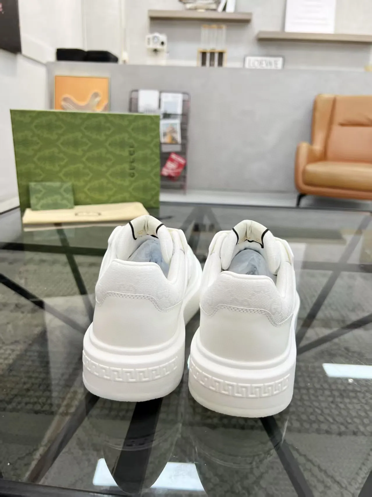 Factory price: 460💰Gucci new men's shoes GUCCI [Lightning] latest shoes are shipped. Original quality, fashionable, made of special materials, sheepskin lining, brand new packaging. The foot feels super comfortable and the workmanship is impeccable. Size: 38-44, customized 45